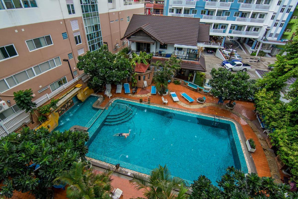 Hotel Sutus Court 7 Pattaya Esterno foto