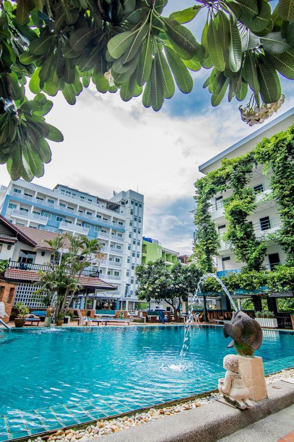 Hotel Sutus Court 7 Pattaya Esterno foto