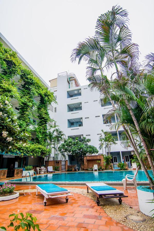 Hotel Sutus Court 7 Pattaya Esterno foto