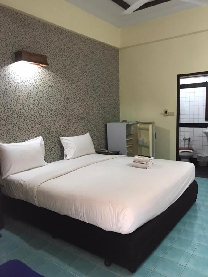 Hotel Sutus Court 7 Pattaya Esterno foto
