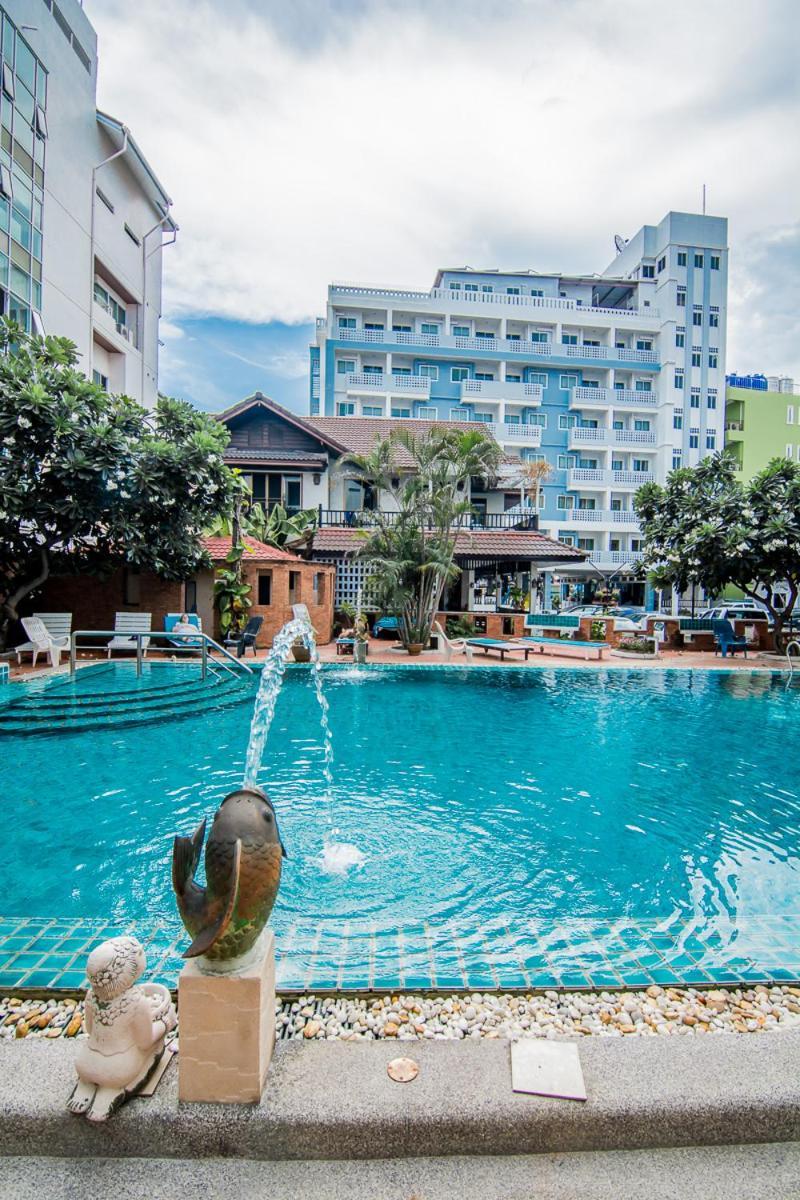 Hotel Sutus Court 7 Pattaya Esterno foto