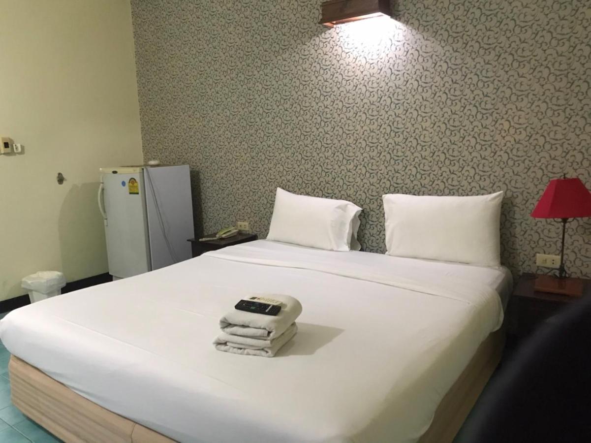 Hotel Sutus Court 7 Pattaya Esterno foto