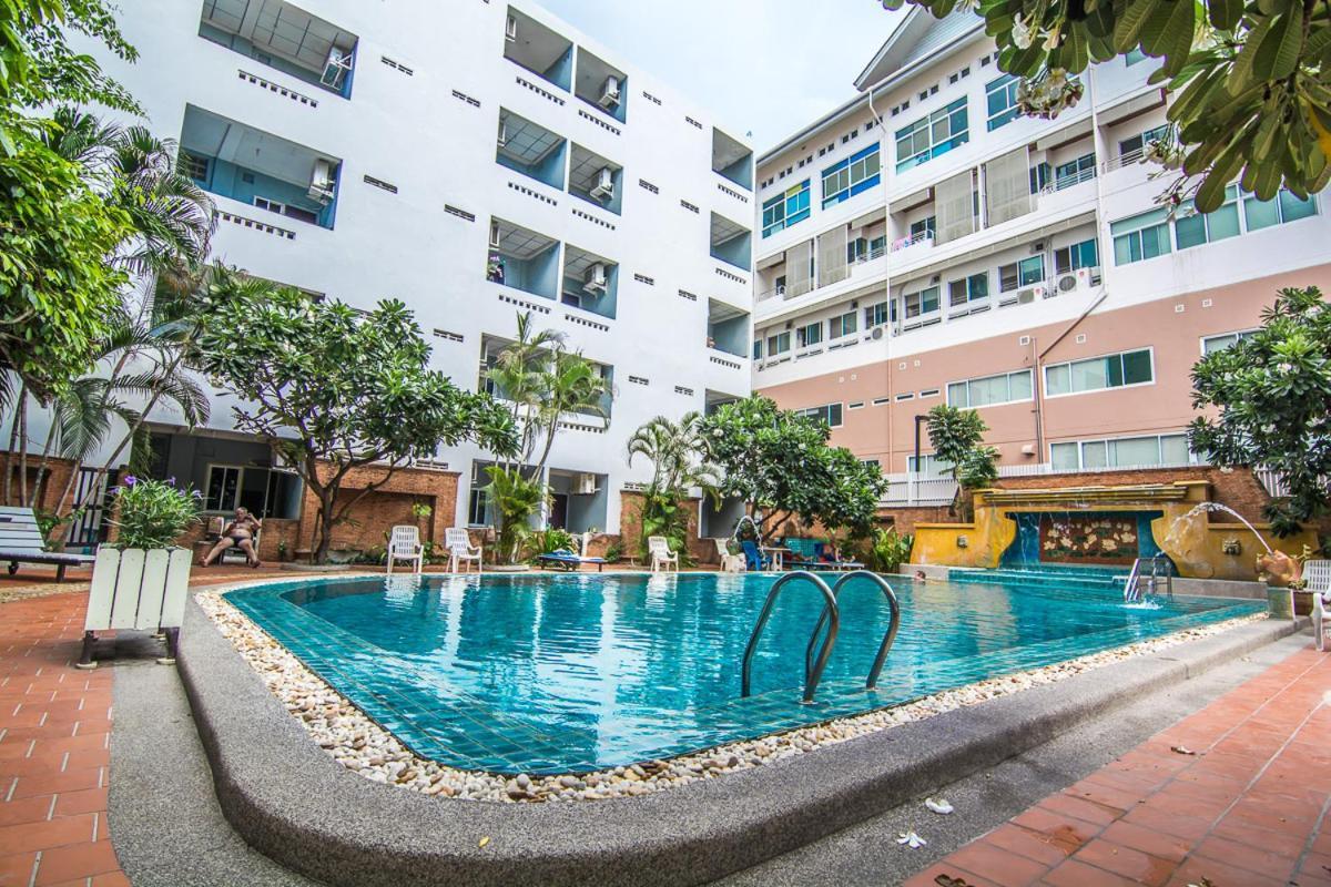 Hotel Sutus Court 7 Pattaya Esterno foto