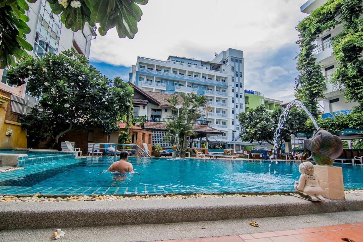 Hotel Sutus Court 7 Pattaya Esterno foto