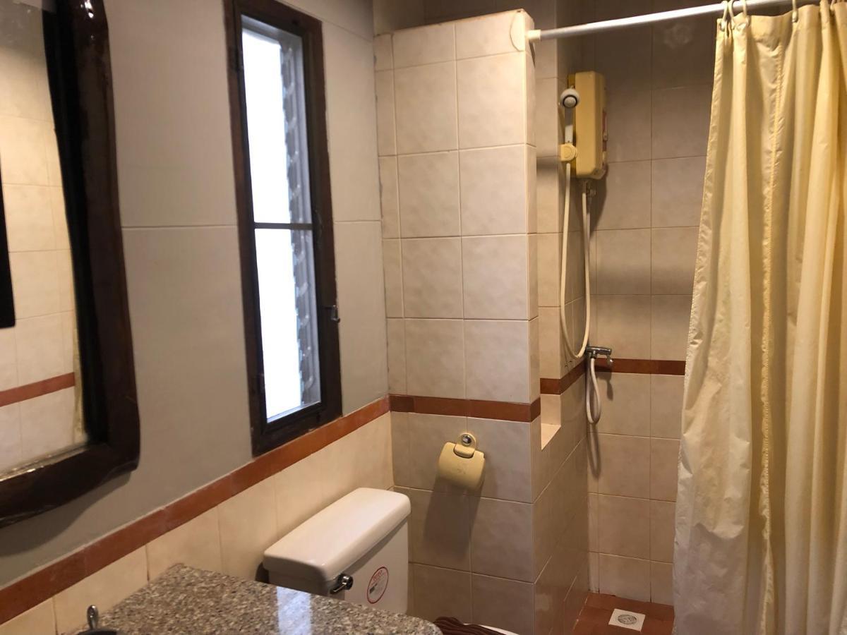 Hotel Sutus Court 7 Pattaya Esterno foto