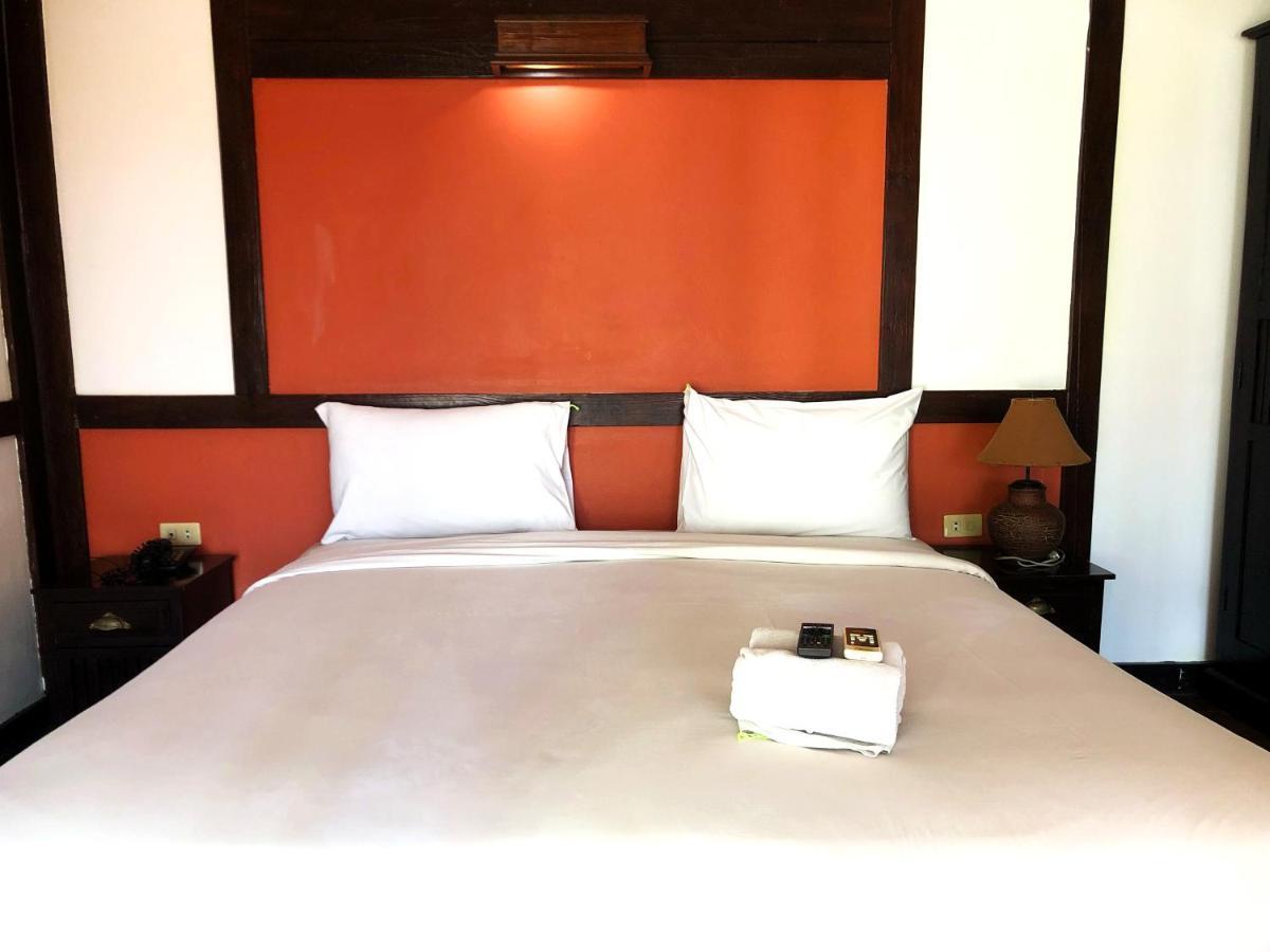 Hotel Sutus Court 7 Pattaya Esterno foto