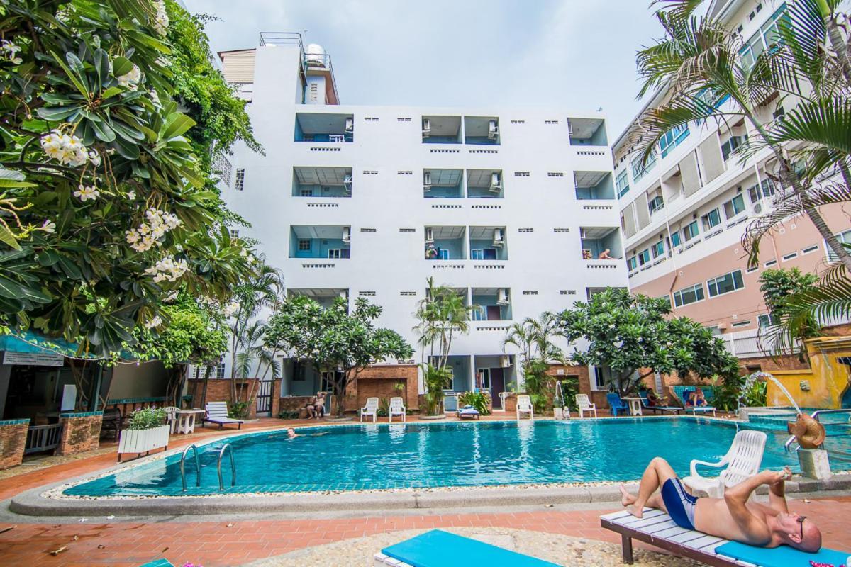 Hotel Sutus Court 7 Pattaya Esterno foto
