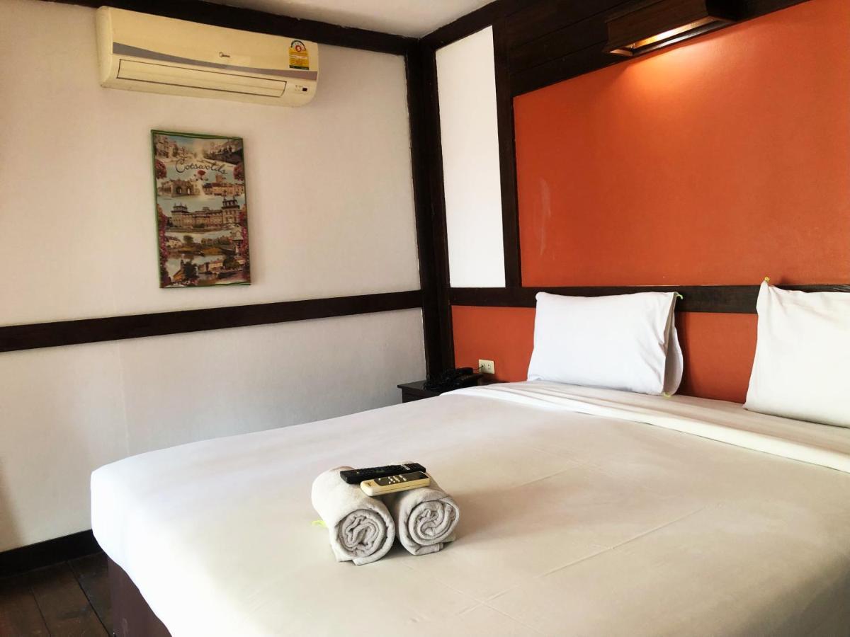 Hotel Sutus Court 7 Pattaya Esterno foto