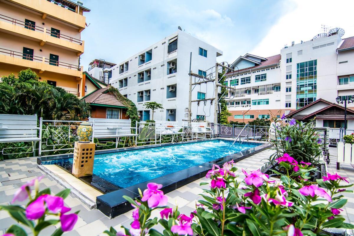 Hotel Sutus Court 7 Pattaya Esterno foto