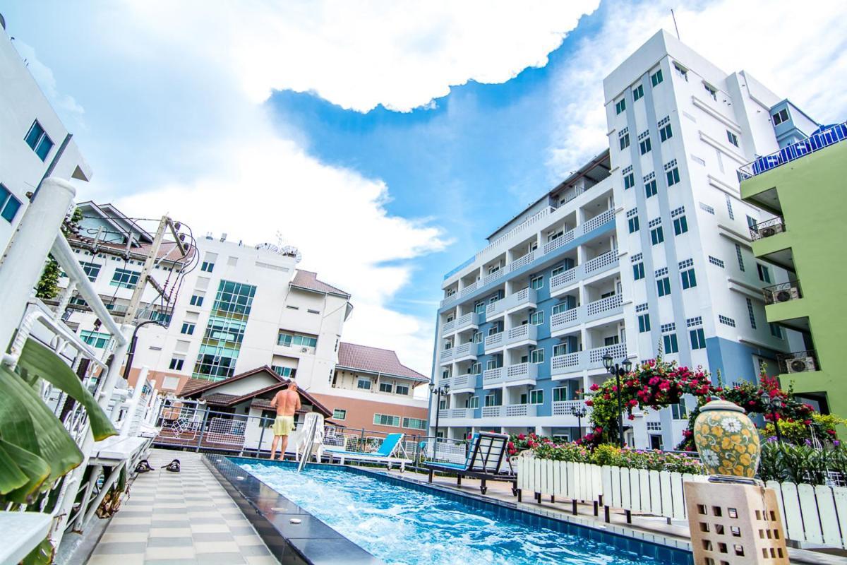 Hotel Sutus Court 7 Pattaya Esterno foto
